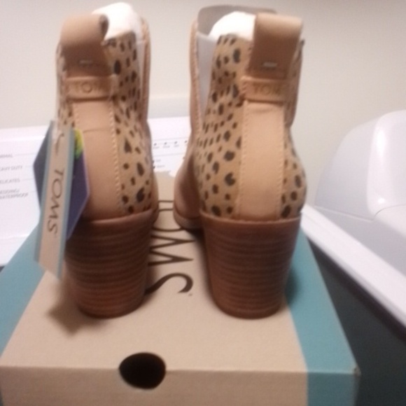 NWT NIB TOMS Everly Cutout Honey Leather/Tiny Cheetah Heel - Picture 5 of 6
